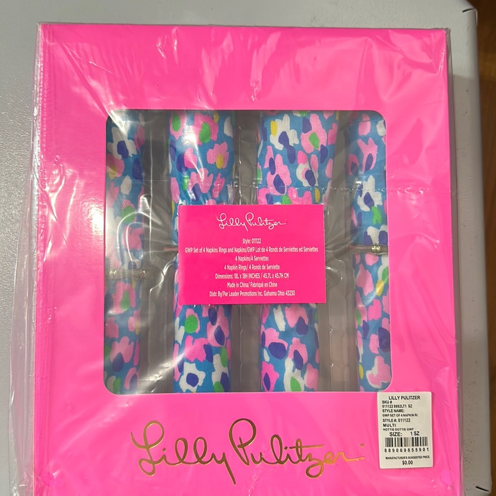 LILLY PULITZER 4 p CLOTH NAPKINS W/RINGS NIB